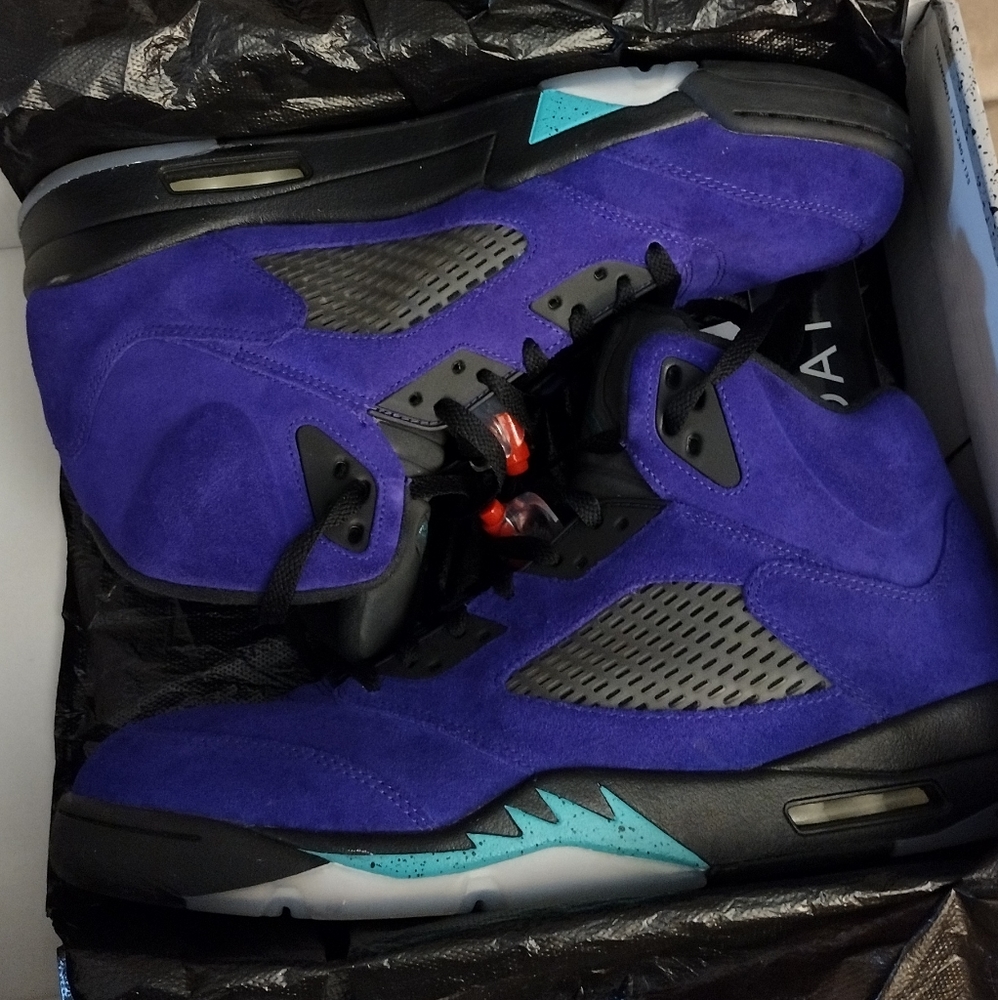 Jordan 5's retro Grapes